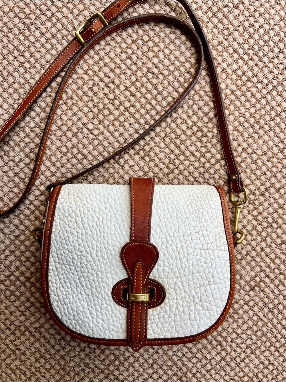 🦆Vintage Dooney & Bourke White Leather Crossbody Saddle Bag